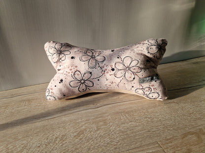 Leseknochen - Lesekissen - Nackenkissen - Buchstütze - Blümchen/ Leo